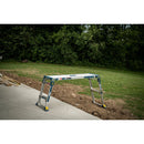 Регулируема алуминиева работна платформа WERNER на открито, подходяща за неравни повърхности.