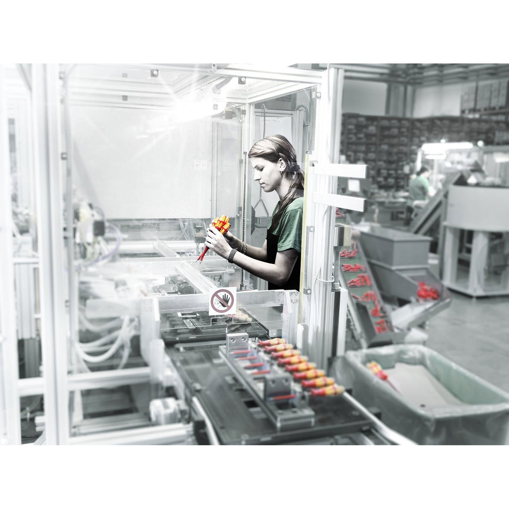 Купи Комплект отвертки WERA Kraftform Plus изолирани PH серия за 75.35 лв. само от Nika.bg