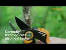 Лозарска ножица с разминаващи се остриета Fiskars Plus™ SmartFit™ P541