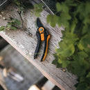 Лозарска ножица с разминаващи се остриета Fiskars Plus™ SmartFit™ P541