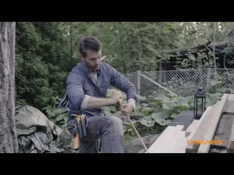 Нож с пила и вградено точило в канията