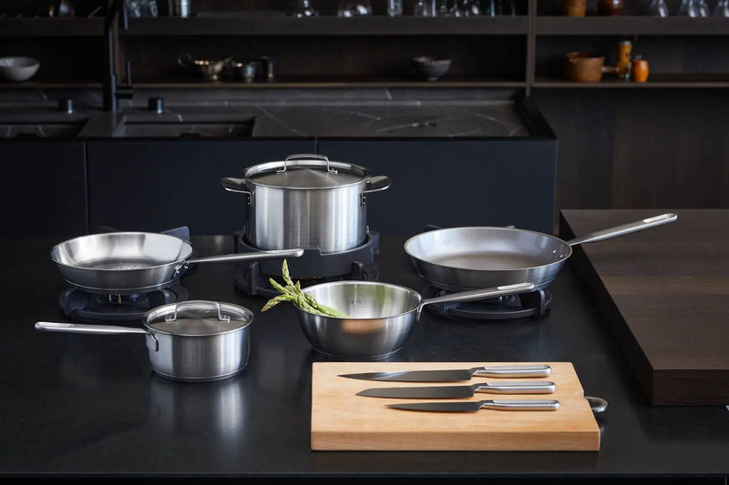 Тиган за сотиране Fiskars All Steel с капак и незалепващо керамично покритие, 26cm