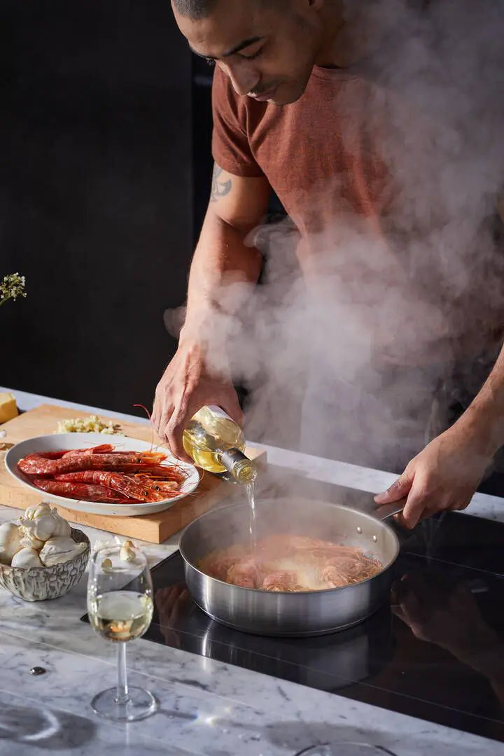 Тиган за сотиране Fiskars All Steel с капак и незалепващо керамично покритие, 26cm