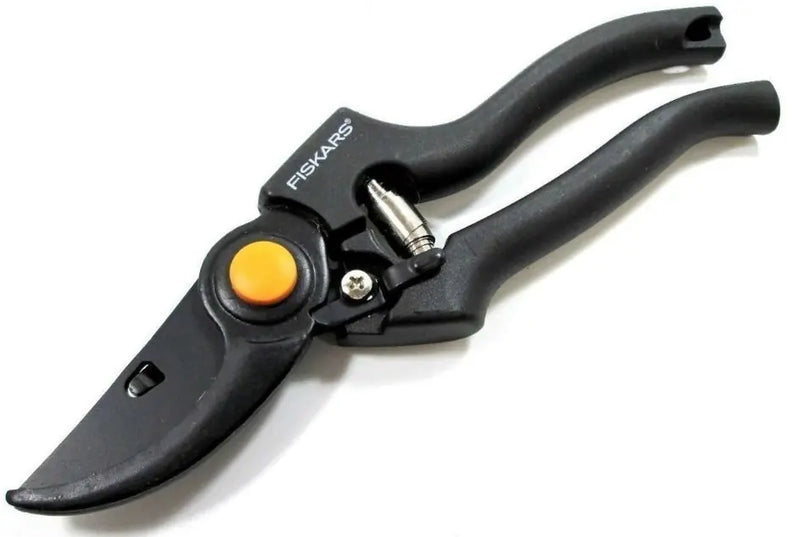 Универсална градинска ножица с разминаващи се остриета Fiskars SMARTFIT FiberComp™