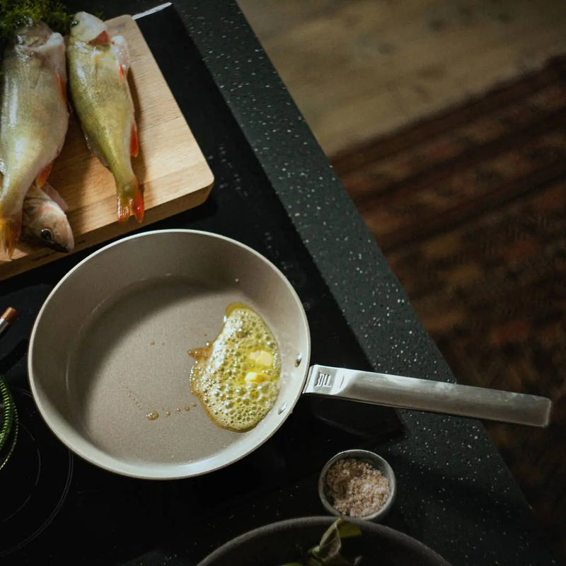 Тиган Fiskars Norden с незалепващо керамично покритие, 26 cm