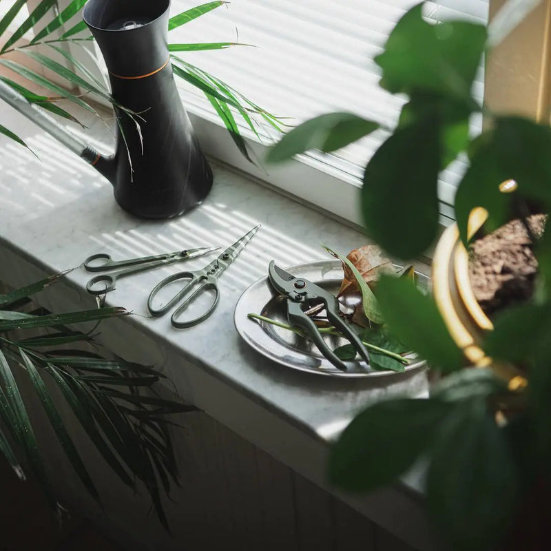 Прецизна ножица за цветя Fiskars Urban с поставка