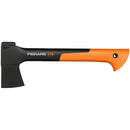 Брадва за къмпинг Fiskars X7 XS с черна и оранжева дръжка, идеална за разцепване и къмпинг.
