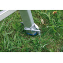 Опорни шипове на стълба KRAUSE, осигуряващи стабилност върху трева и предотвратяващи плъзгане при работа.