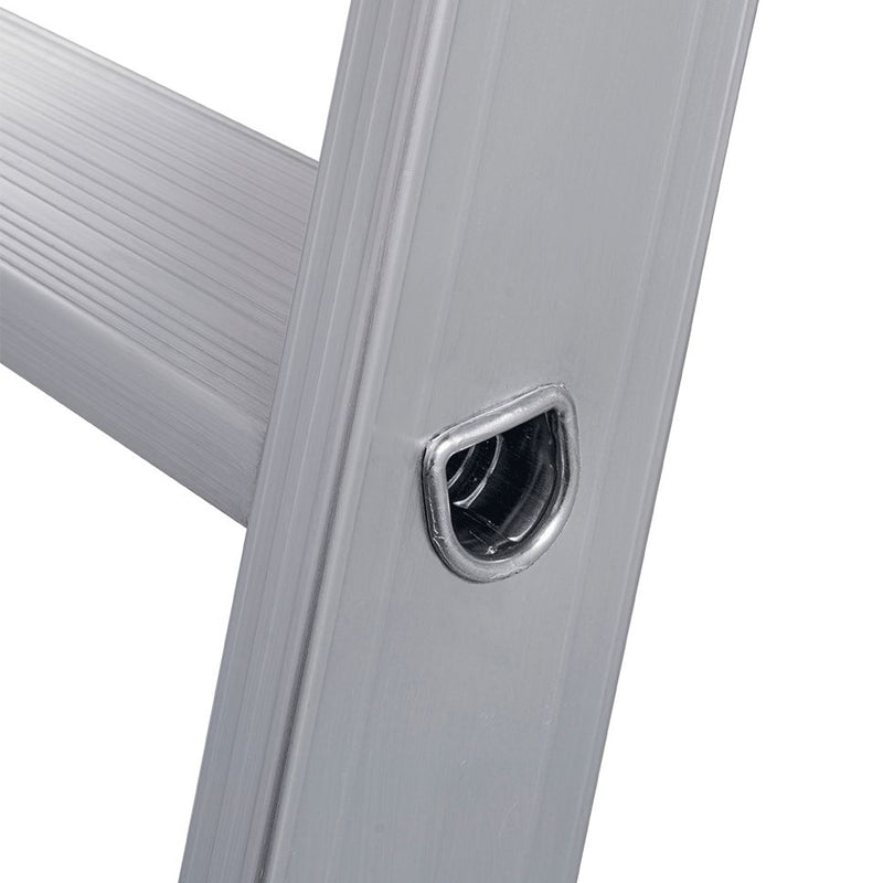 Детайл на алуминиева телескопична стълба Krause STABILO с удължаващи релси за стабилност и гъвкавост при работа.