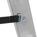 Детайл на алуминиева стълба Krause STABILO с метален елемент и здрави ленти за безопасност.