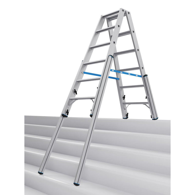 Алуминиева телескопична стълба Krause STABILO с четири удължаващи релси за стабилност върху стълби и неравни повърхности.