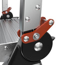 Детайл на механизма на алуминиева стълба Little Giant Jumbo Step с широки стъпала за стабилност и комфорт.