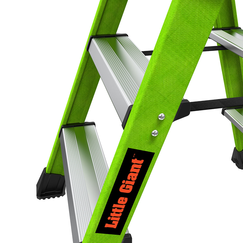 Двустранна стълба от фибростъкло Little Giant Sure Step™ с яркозелен дизайн и стъпала от алуминий.