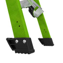 Дъно на двураменна стълба от фибростъкло KING KOMBO с черни гумени крачета за стабилност.