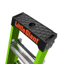 Горна платформа на двураменна стълба Little Giant KING KOMBO XT с черен захват, изключително устойчива и удобна.