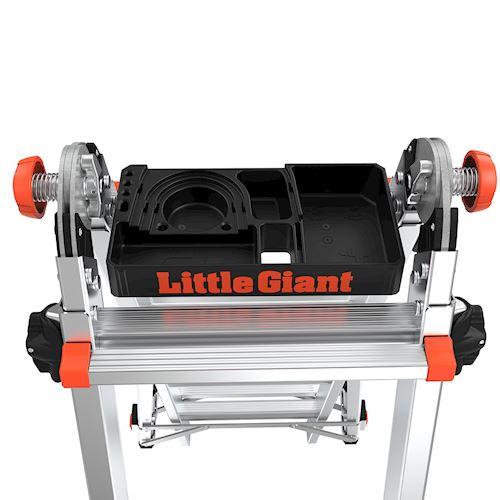 Поставка за инструменти Little Giant с отделение за боя и слотове за инструменти.