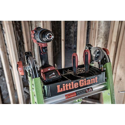 Мултифункционална поставка за инструменти Little Giant с отделения за инструменти и магнитна повърхност.