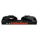 Аксесоар Little Giant® Quad Pod™ за стълби King Kombo™ с черно покритие и логото на марката.