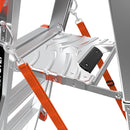 Платформа Air Deck на двустранната телескопична стълба Little Giant Select Step с акценти в оранжево.