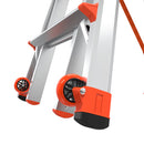 Детайли на двустранна алуминиева стълба Little Giant Select Step с платформа и колела за лесно преместване.