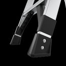 Детайл на алуминиева стълба Little Giant Xtra-Lite Plus с стабилни крачета и антиплъзгащи се гумени подложки.