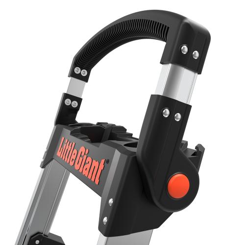 Детайл на връхната част на алуминиева стълба Little Giant Xtra-Lite Plus с удобна дръжка.