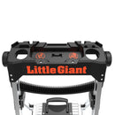 Детайл на въртящата дръжка и поставка за инструменти на алуминиевата стълба Little Giant Xtra-Lite Plus.