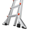 Телескопична алуминиева стълба Little Giant VELOCITY 2.0 с усилени крака и механизми Rapid Locks.