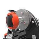 Детайл от алуминиева стълба Little Giant VELOCITY PRO с работна платформа AirDeck, показваща механизъм.