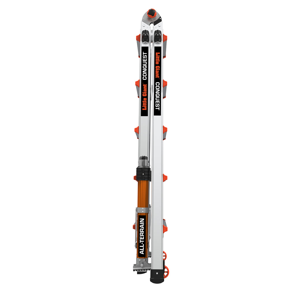 Телескопична алуминиева стълба Little Giant Conquest 2.0, сгъната, идеална за професионални нужди и безопасност.