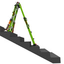 Мултипозиционна телескопична стълба Conquest от фибростъкло, устойчива на терени, показана на стълбище.