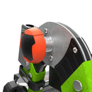 Детайл на режещ механизъм с червена и черна топка на инструмент за работа с фибростъклото.