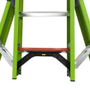 Стадион на телескопична стълба от фибростъкло Little Giant с ниво и стабилизатори.