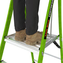 Стъпала на стълба Little Giant Fortress с платформа и безопасна ограда, идеална за работа на височина.