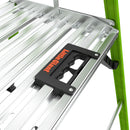 Детайл на стълба Little Giant Fortress с платформа и ergonomic дръжка за безопасно използване.