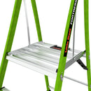 Работна платформа на стълба от фибростъкло Little Giant Fortress с предпазни огради и удобен дизайн.