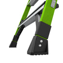 Детайл на стълба Little Giant Fortress с платформа, фибростъкло и стабилна основа за безопасност.