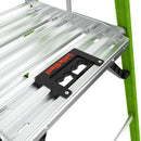 Работна платформа на стълба Little Giant Fortress с черна дръжка и алуминиева основа.