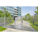 Автоматична пешеходна врата Venus с модерен дизайн и елегантно ограждение в съвременна градска среда.