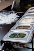 Станция за гарниране на пица Ooni