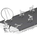 Изображение на покривало против плевели с растения, инструмент за резане и закачлив ефект.