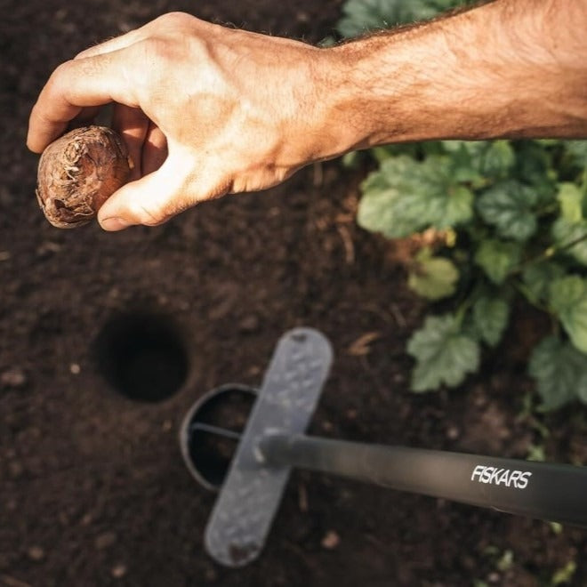 Уред за засаждане на луковици Fiskars Ergo™ - Nika.bg