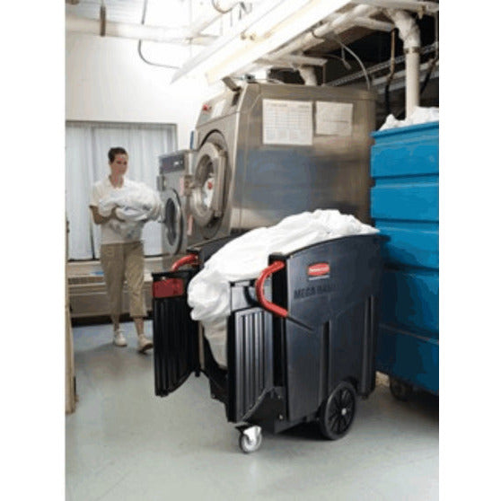 Купи Rubbermaid Мобилен контейнер Mega Brute, 450 л за 1380.55 лв. само от Nika.bg