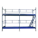 Фасадно рамково скеле с две платформи и стъпала, предназначено за строителни проекти.