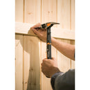 Универсален чук Fiskars IsoCore™ размер L използван за монтаж на дървена ламперия и довършителни работи