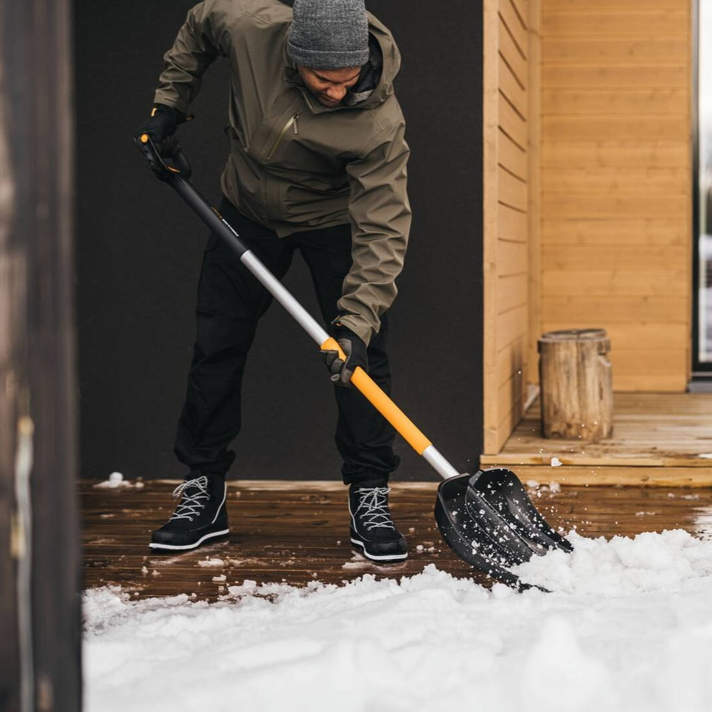Телескопичен избутвач за сняг Fiskars X-series™ 143-163 см