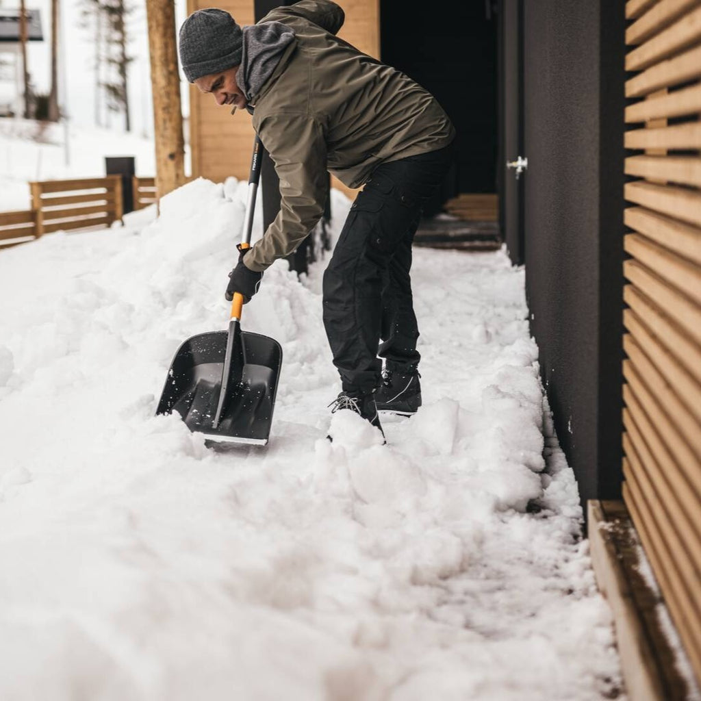 Телескопична лопата за сняг Fiskars X-series™ 120-139 см