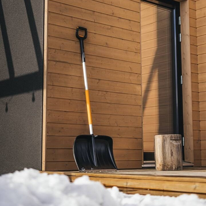 Телескопичен избутвач за сняг Fiskars X-series™ 143-163 см