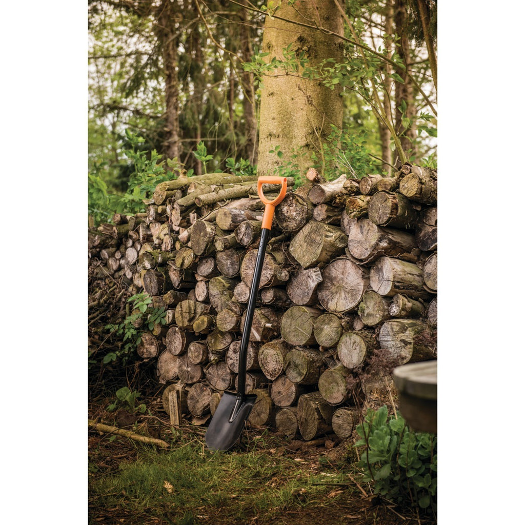 Заострена лопата Fiskars Solid™ - Nika.bg