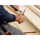 Нож с пила и вградено точило в канията Fiskars показан при рязане на PVC тръба, ергономична дръжка и вградено точило